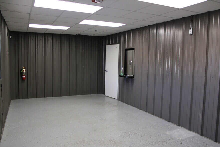 More Photos Of 310 S Coltrane Rd, Edmond Warehouse For Lease