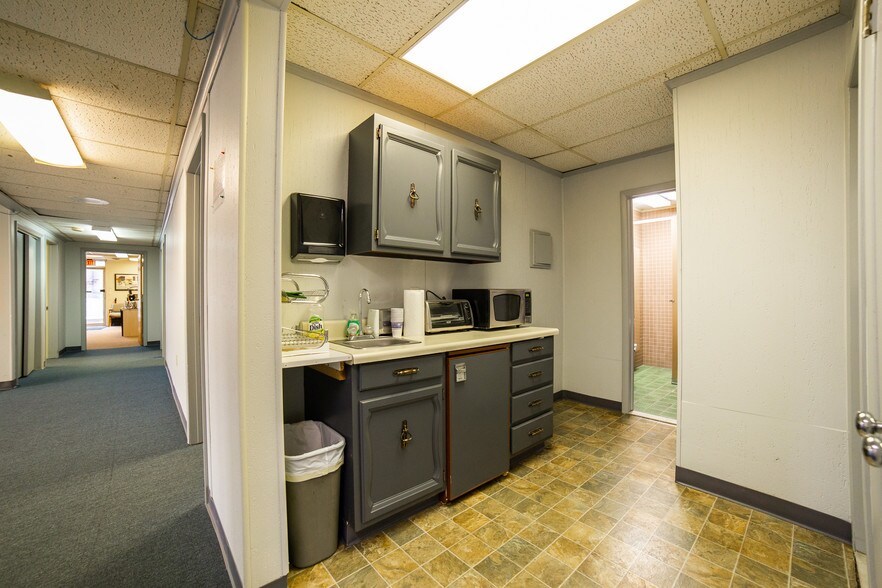 More Photos Of 1300 Industrial Blvd, Southampton Light Distribution For Sale