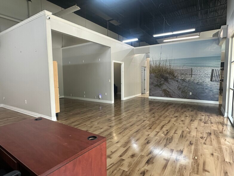 More Photos Of 8810 Commodity Cir, Orlando Showroom For Sale