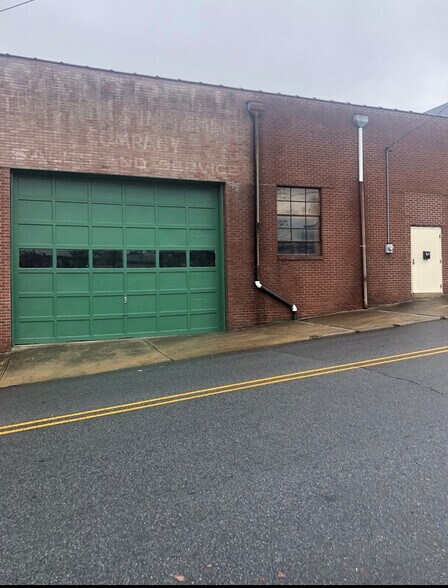 More Photos Of 147 1st Ave E, Hendersonville Light Manufacturing For Lease