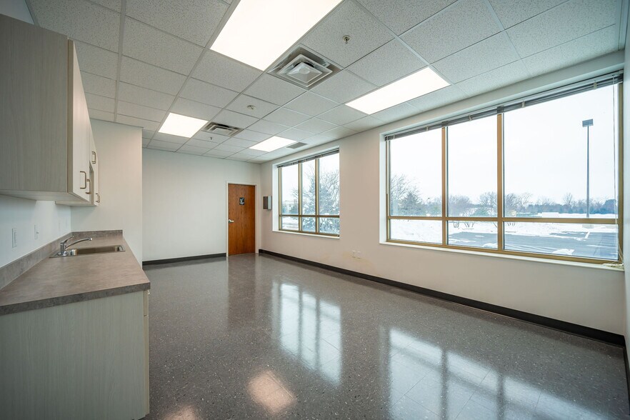 More Photos Of 5415 Centerpoint Pky, Groveport Distribution For Lease