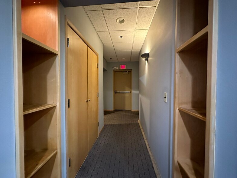 More Photos Of 4 S Linn St, Iowa City Office For Lease