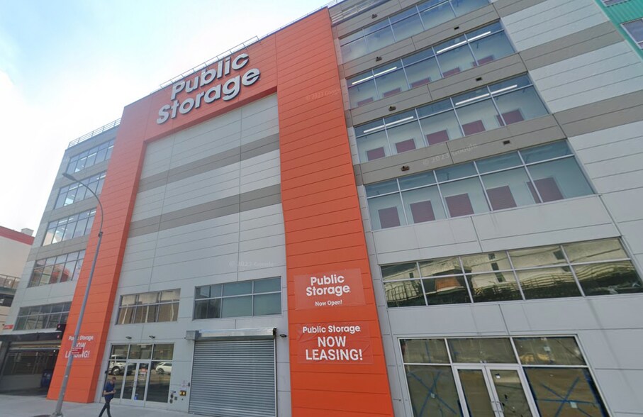 More Photos Of 3108 Northern Blvd, Long Island City Showroom For Sale