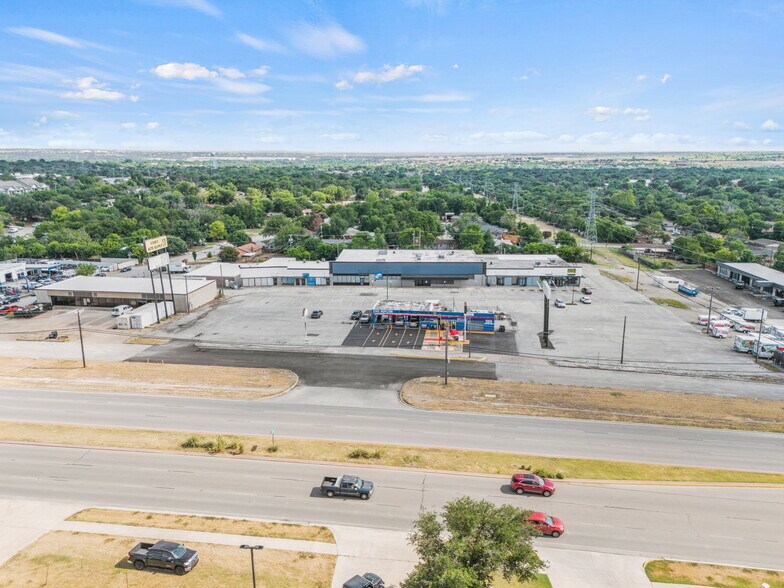 More Photos Of 8309-8325 Camp Bowie W Blvd, Fort Worth Unknown For Lease