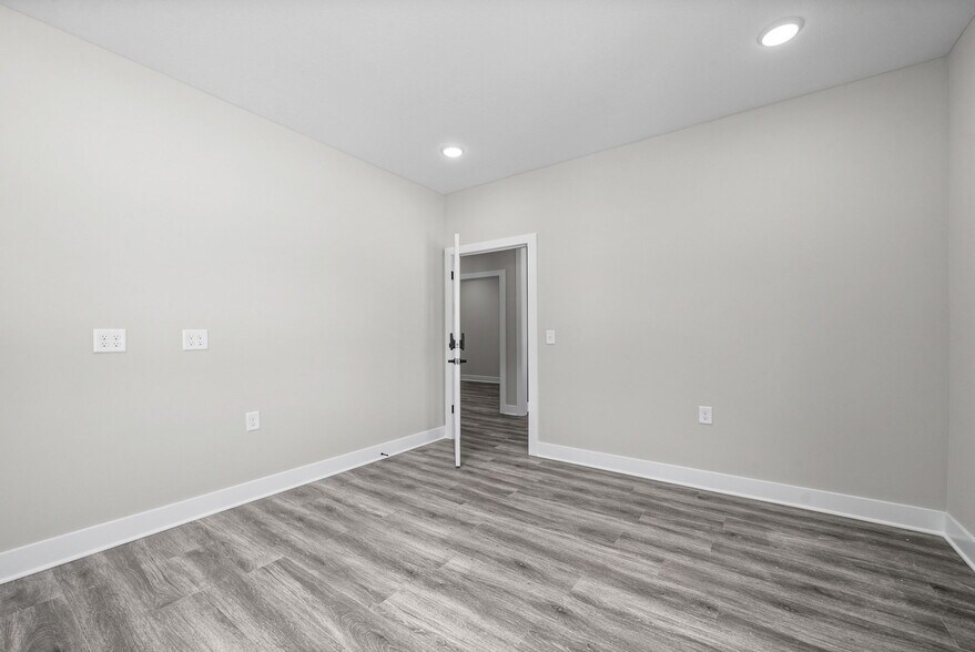 More Photos Of 2510 Pea Ridge Rd, Clarksville Office For Lease