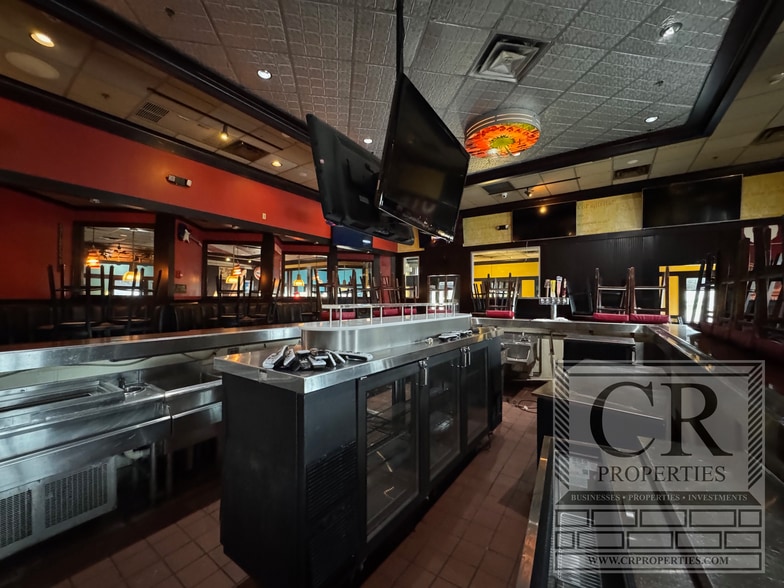 More Photos Of 23 Crystal Run Xing, Middletown Restaurant For Lease