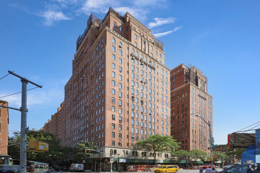 More Photos Of 219 9th Ave, New York Apartments For Sale