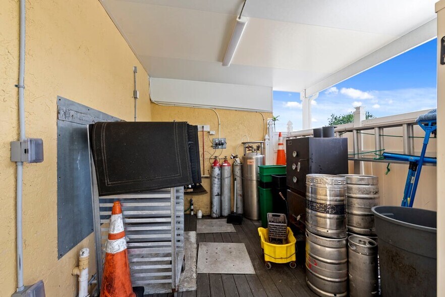More Photos Of 4725 Vincennes Blvd, Cape Coral Restaurant For Sale