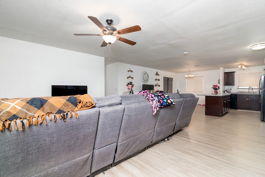 More Photos Of 528 W La Jolla Dr, Tempe Apartments For Sale