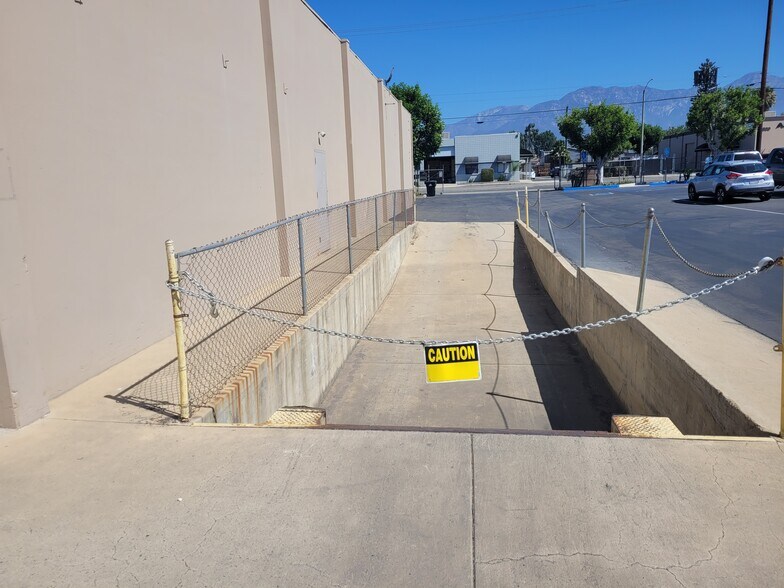 More Photos Of 1009-1033 Brooks St, Ontario Warehouse For Lease