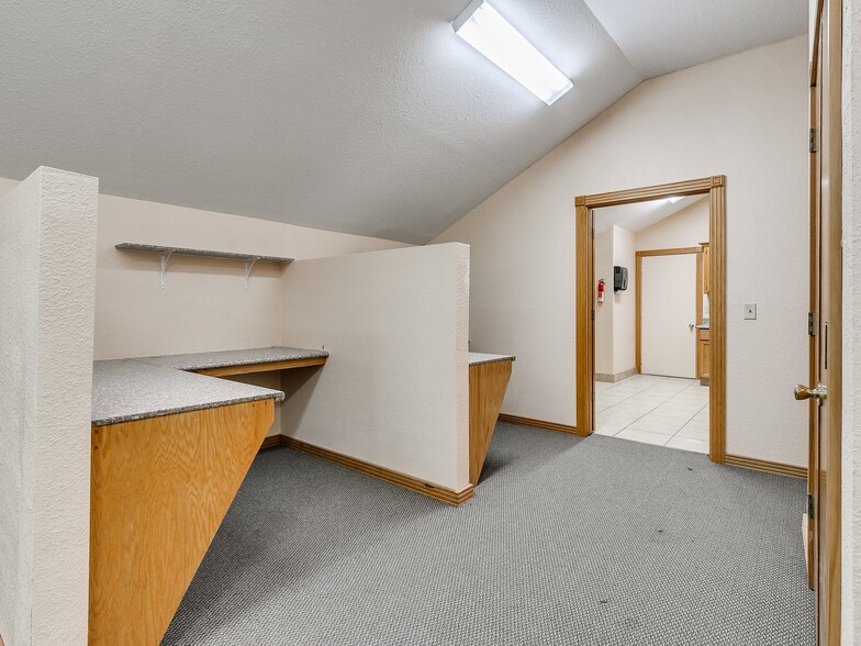 More Photos Of 2124 S Shadowlake, Oklahoma City Medical For Lease