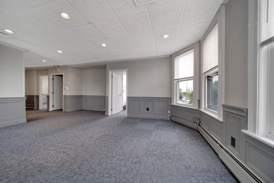 More Photos Of 374 Clifton Ave, Clifton Office For Sale
