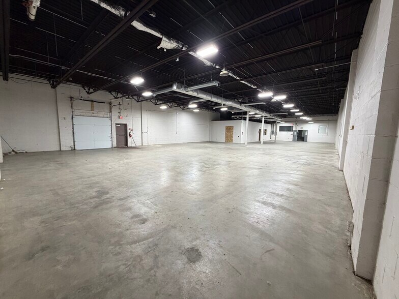 More Photos Of 42 Karner Rd, Albany Light Distribution For Lease