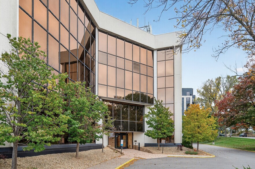 More Photos Of 5200 Willson Rd, Edina Office For Sale