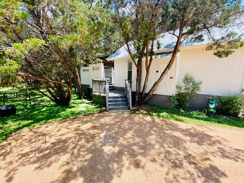 More Photos Of 104 Scudder Ln, Wimberley Hotel For Sale