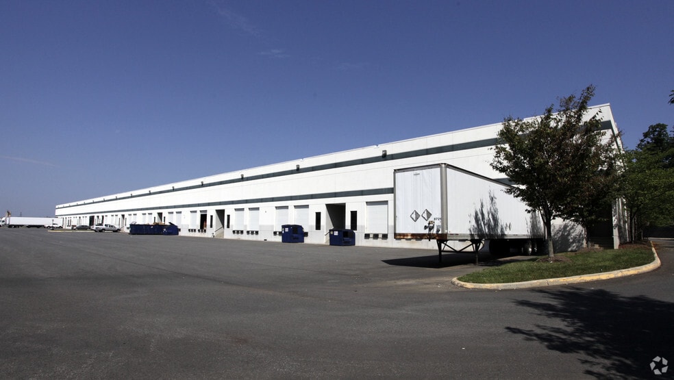 More Photos Of 7457-7501 Mason King Ct, Manassas Warehouse For Lease