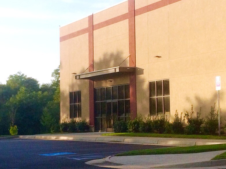 More Photos Of 131 Frogale Ct, Winchester Light Distribution For Lease