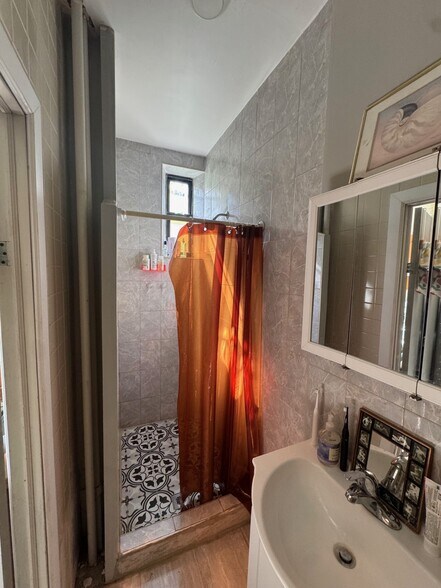 More Photos Of 1728 Greene Ave, Ridgewood Multifamily For Sale