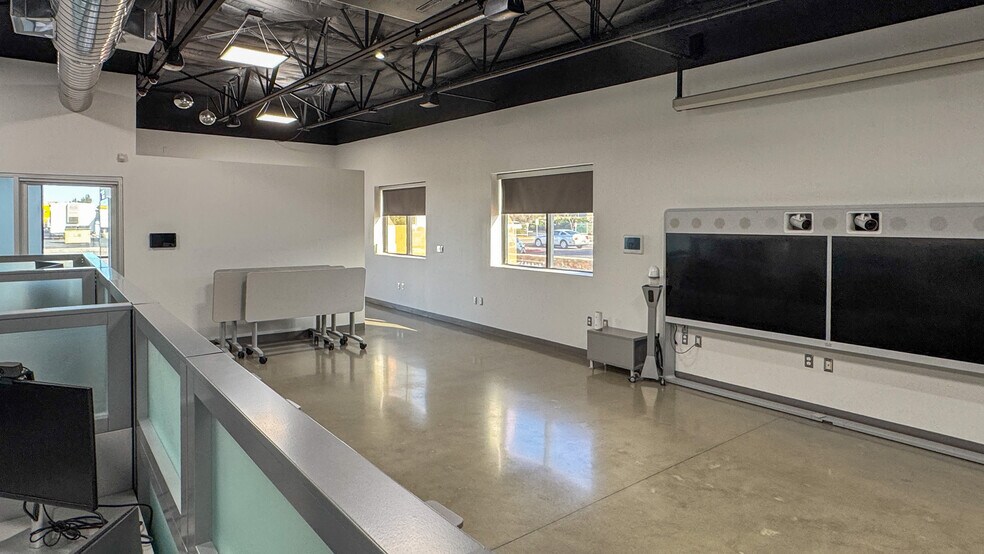 More Photos Of 8550 Boeing Dr, El Paso Office For Lease