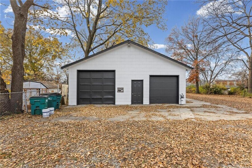 More Photos Of 13120 4th St, Grandview Industrial For Sale