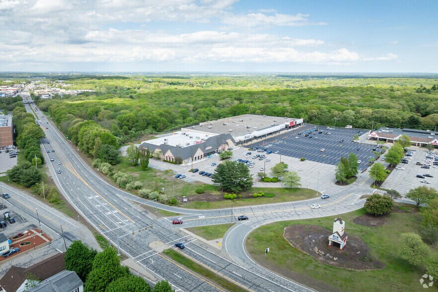 More Photos Of 300 Quaker Ln, Warwick General Retail For Sale