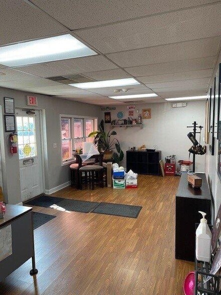 More Photos Of 8858-8898 Louisiana St, Merrillville Light Distribution For Lease