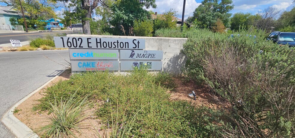 More Photos Of 1602 E Houston St, San Antonio Restaurant For Lease