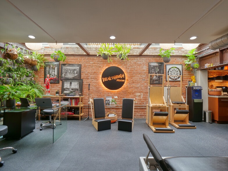 More Photos Of 7494 Santa Monica Blvd, West Hollywood Hotel For Sale