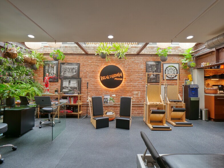 More Photos Of 7501 Santa Monica Blvd, West Hollywood Hotel For Sale