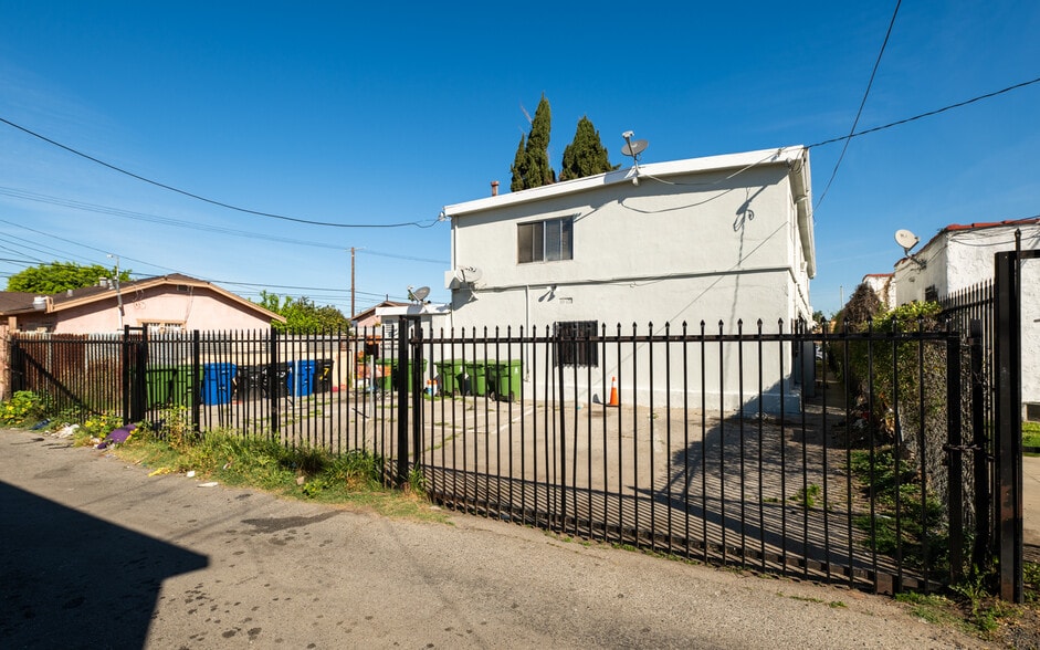More Photos Of 732 W 76th St, Los Angeles Apartments For Sale