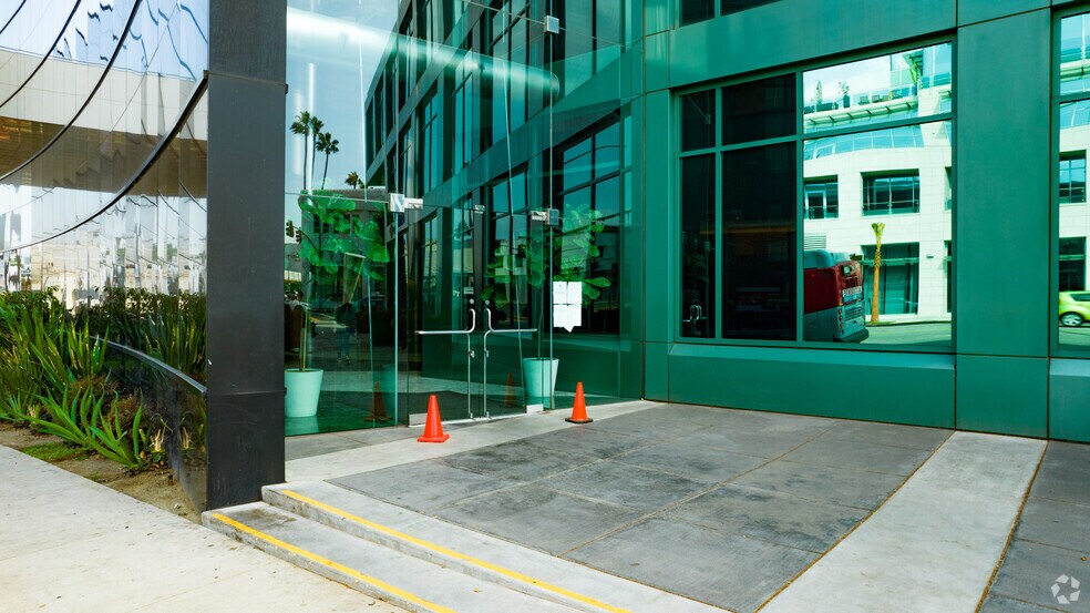 More Photos Of 8750-8760 Wilshire Blvd, Beverly Hills Office For Lease