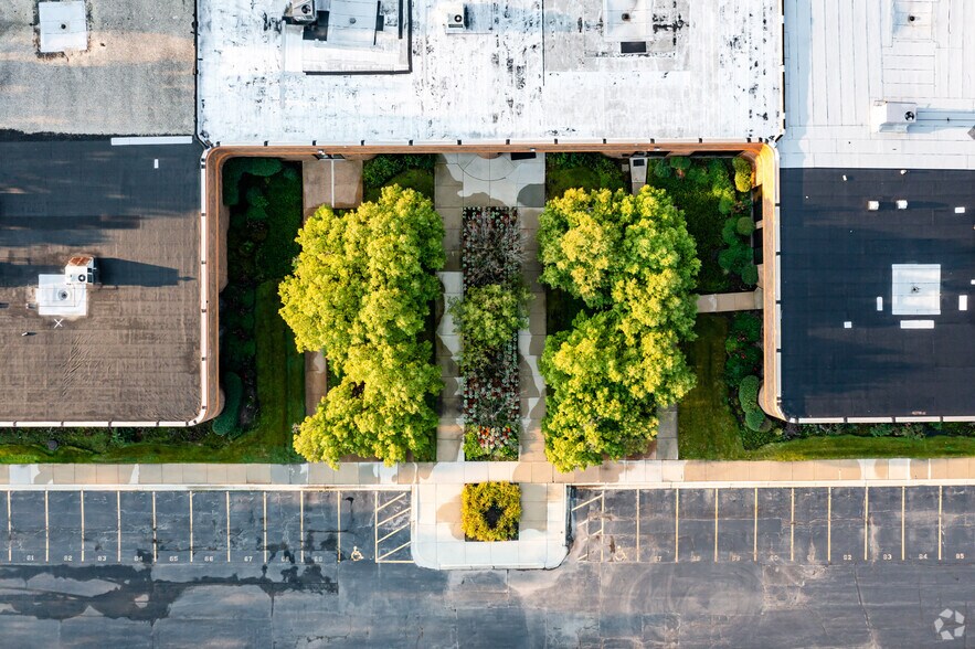 More Photos Of 3455 W Salt Creek Ln, Arlington Heights Office For Lease