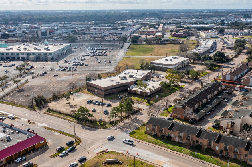 More Photos Of 9207 Country Creek Dr, Houston Office For Sale