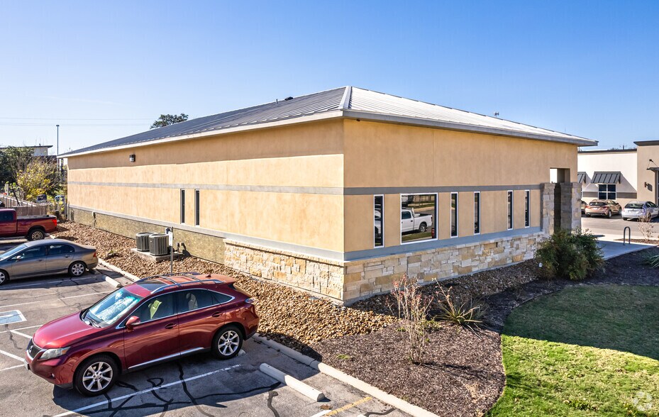 More Photos Of 4722 College Park, San Antonio Light Distribution For Sale