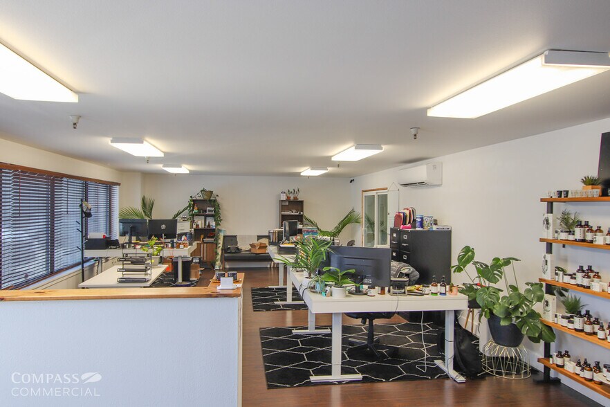 More Photos Of 62980 Boyd Acres Rd, Bend Warehouse For Lease