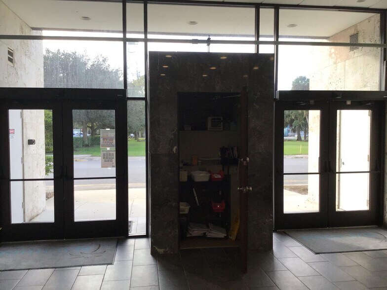 More Photos Of 300 S 6th St, Fort Pierce Office For Sale