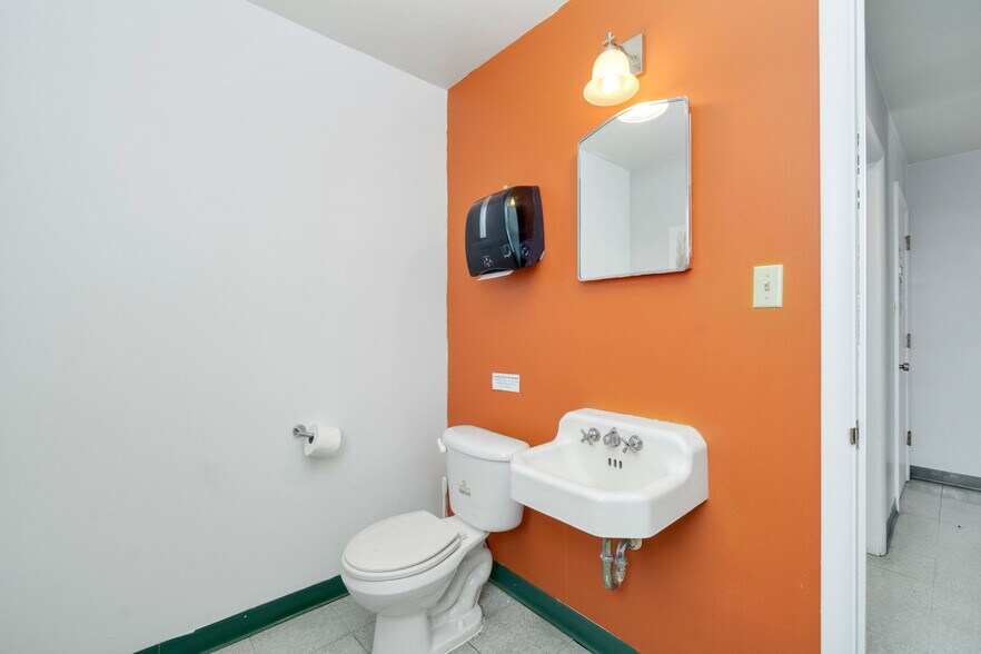 More Photos Of 1620 Thomes Ave, Cheyenne Light Distribution For Sale