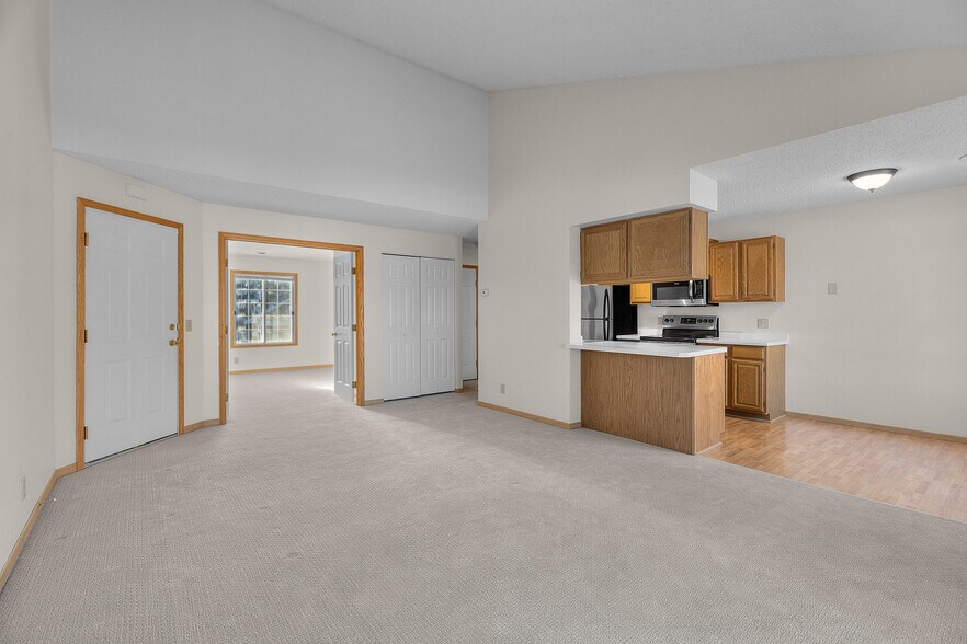 More Photos Of 8254 Windsong Dr, Eden Prairie Apartments For Sale