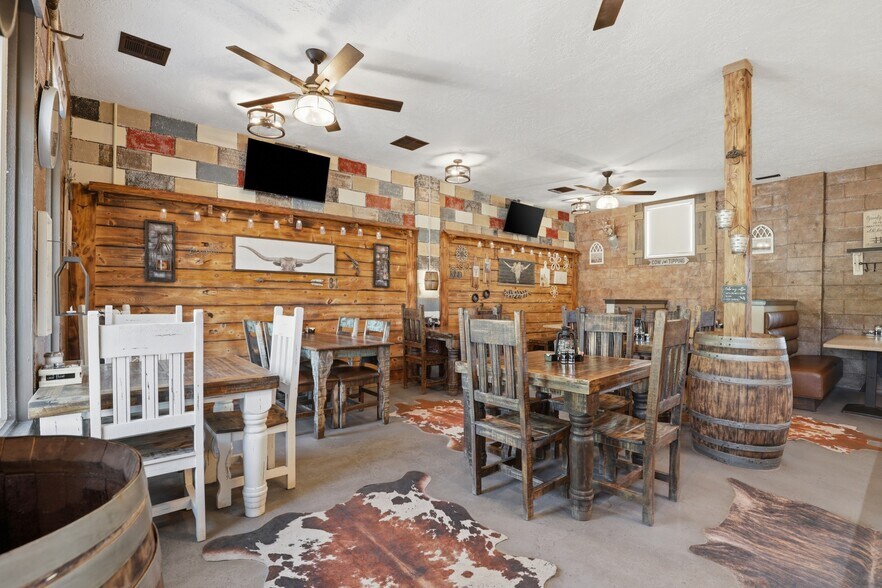 More Photos Of 112 N Chisholm Trl, Dover Restaurant For Sale