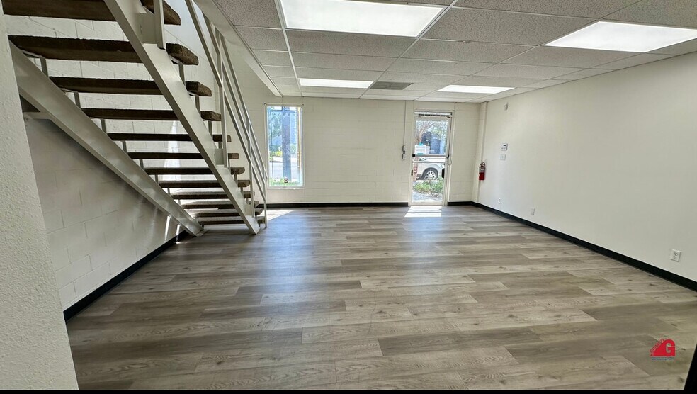 More Photos Of 9851 Owensmouth Ave, Chatsworth Warehouse For Lease