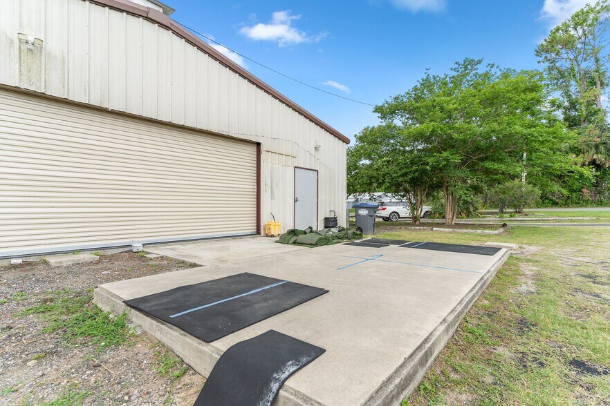 More Photos Of 140 NE Yellow Pine Ave, Madison Restaurant For Sale