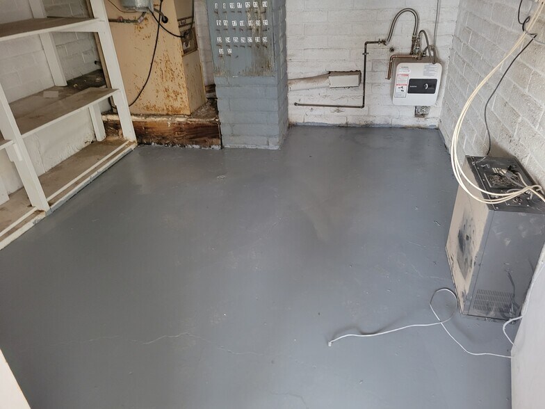 More Photos Of 610 W Highway 66, Milan Service Station For Lease