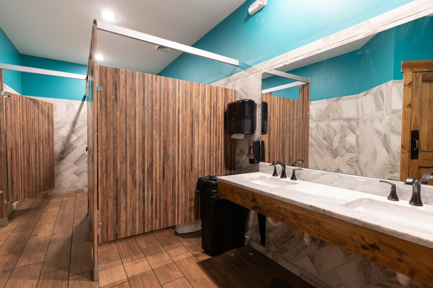 More Photos Of 1401 S Morley St, Moberly Restaurant For Sale