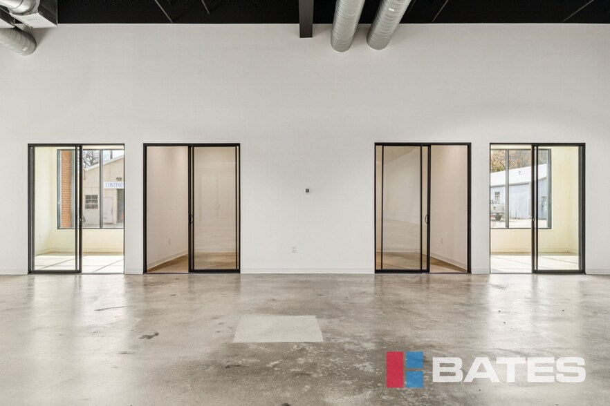 More Photos Of 131 Yorktown St, Dallas Showroom For Sale