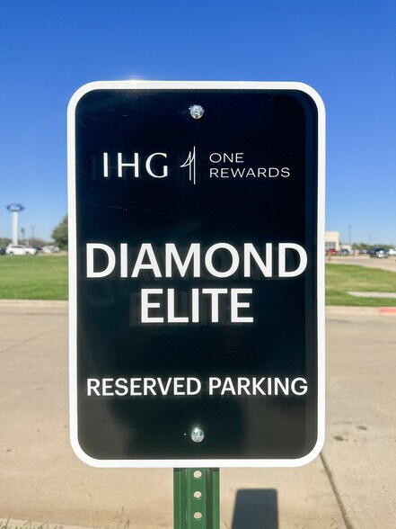 More Photos Of 601 N Sonoma Trl, Ennis Hotel For Sale