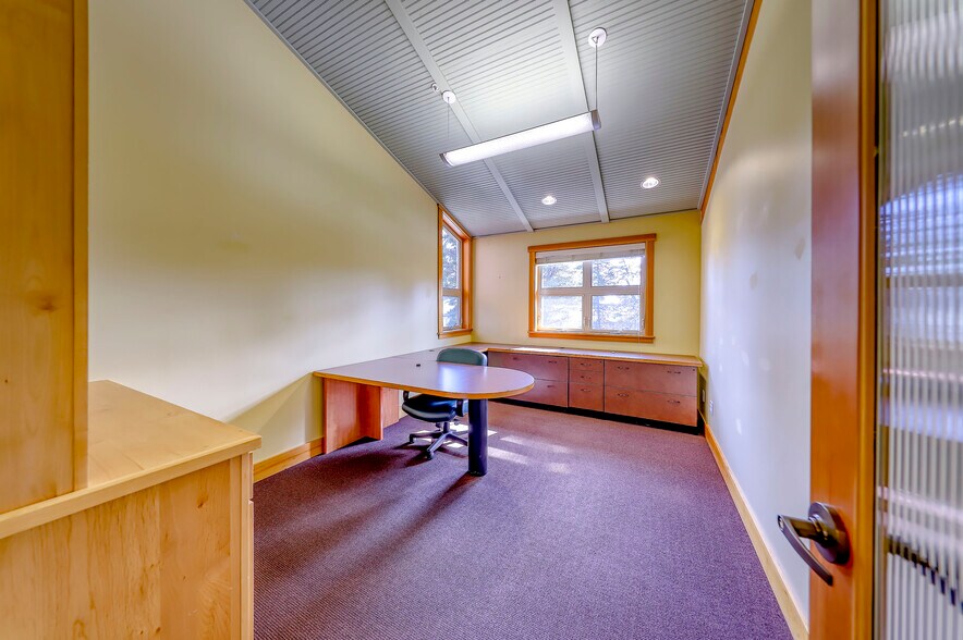 More Photos Of 818 Madison Ave N, Bainbridge Island Office For Sale