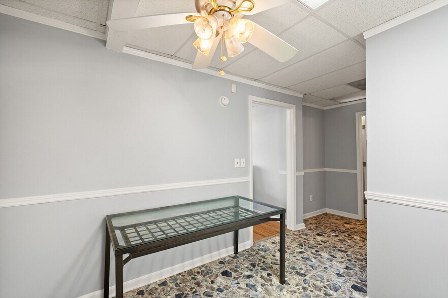 More Photos Of 756 Lakeshore Dr, Scottsburg Flex For Sale