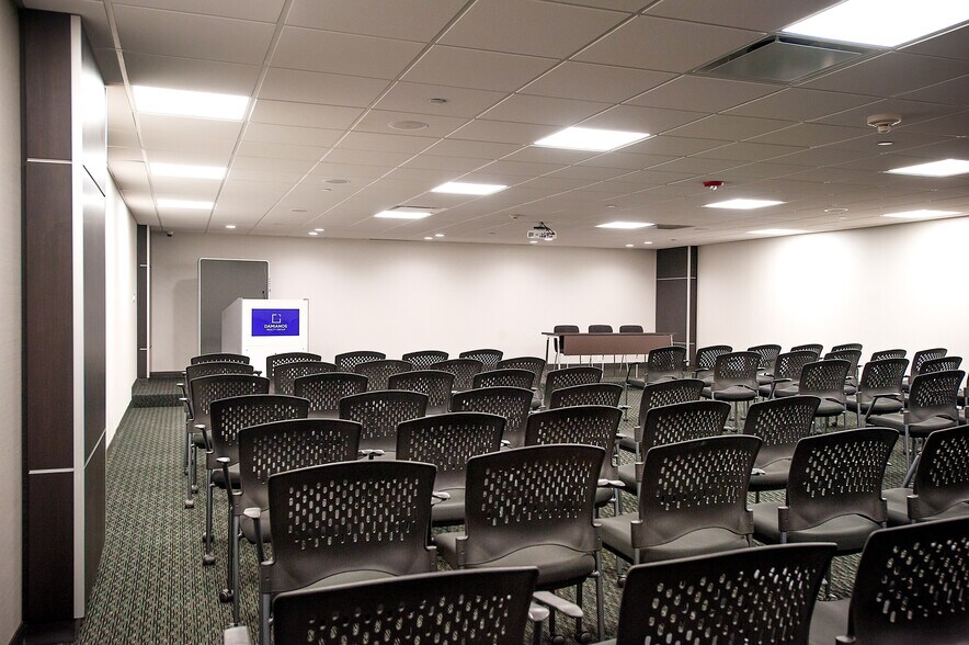 More Photos Of 1377 Motor Pky, Islandia Office For Lease