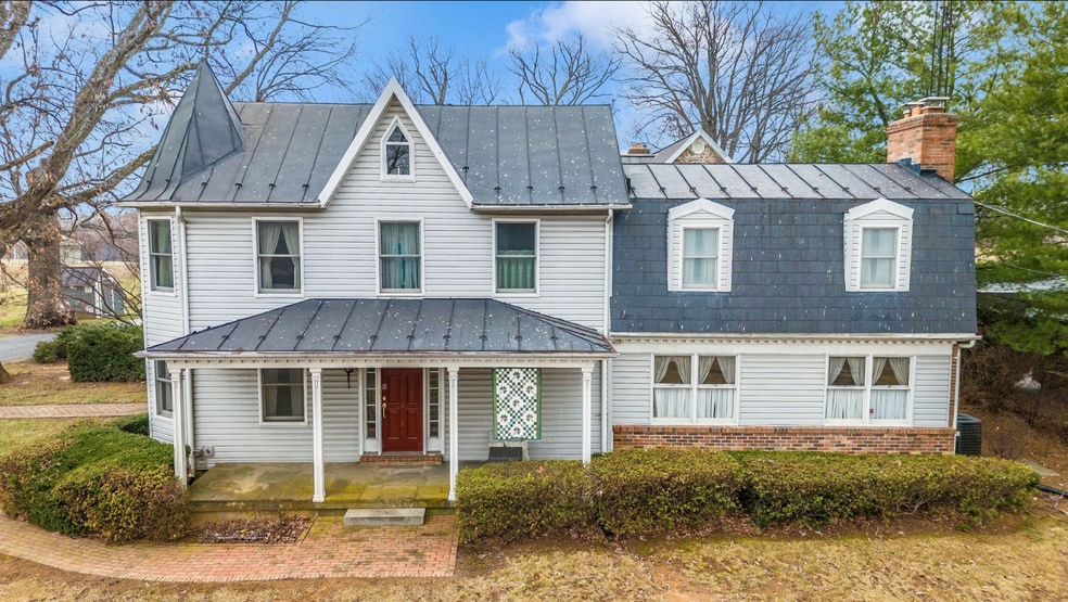 More Photos Of 806 Park Ave, Mount Airy Office For Sale