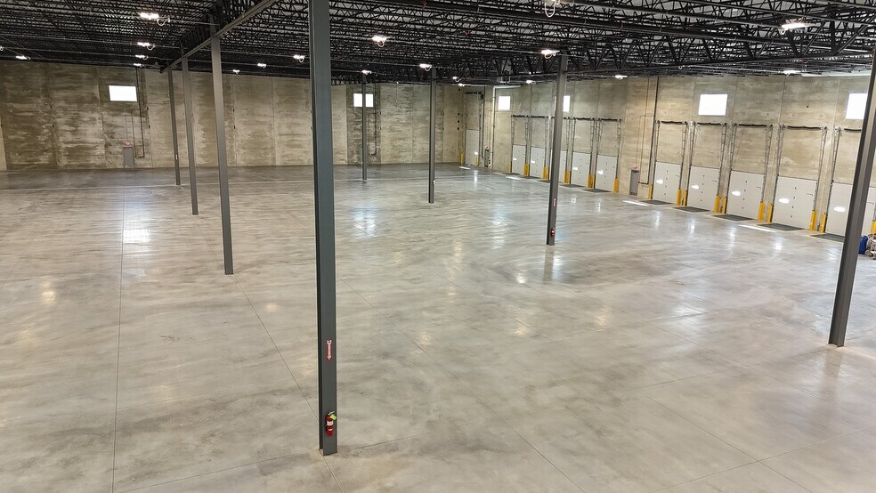 More Photos Of 2290 White Oak Cir, Aurora Warehouse For Lease